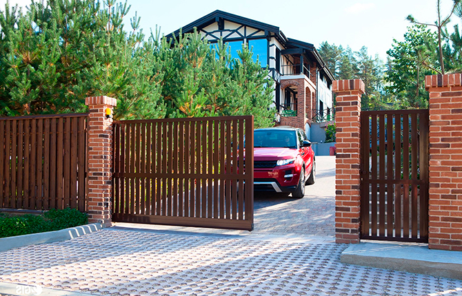 Sliding gates on a summer cottage