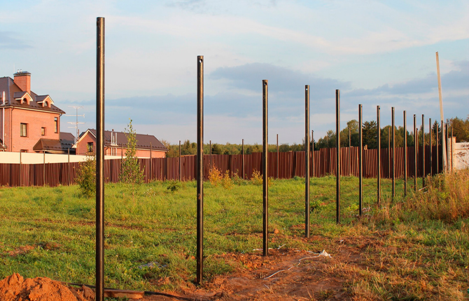 Metal fence posts