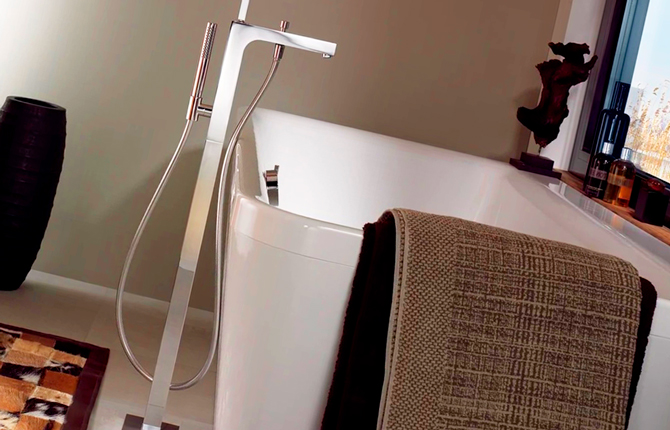 Floor-standing types of bathroom faucets