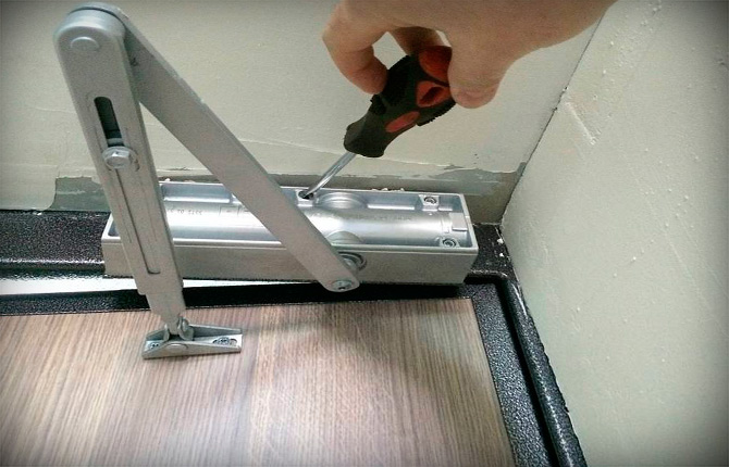 How to repair a door closer with your own hands