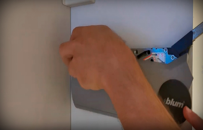 How to fix a door closer