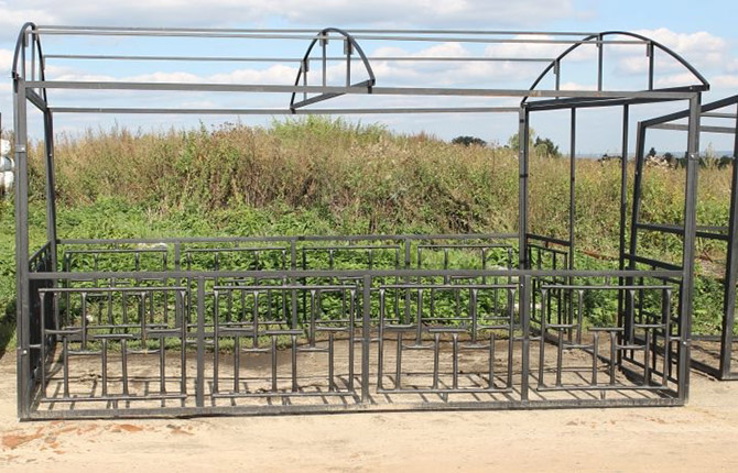 gazebos are placed in the yard only for the summer season