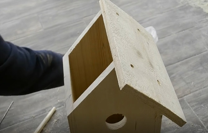 How to make the right birdhouse with your own hands: types, sizes, drawings, instructions