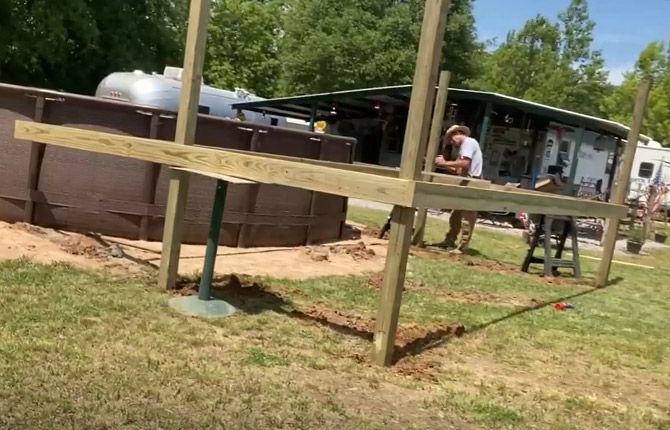 Comment réaliser un podium pour une piscine à ossature : variétés, instructions étape par étape, photos