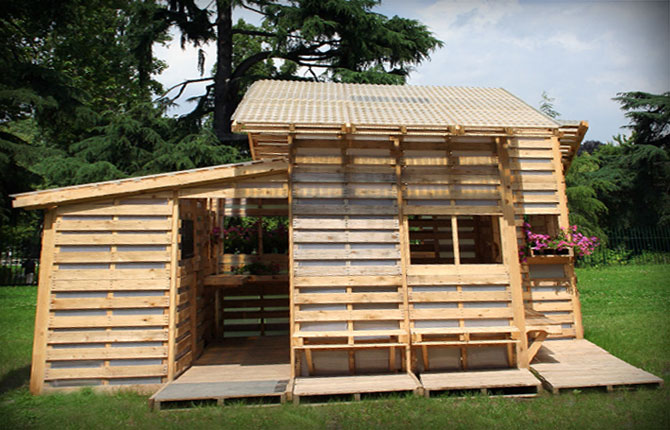 DIY gazebo made from pallets and trays