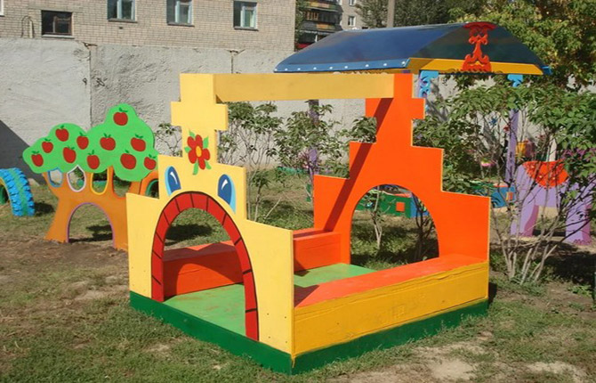 Decorating a site in a kindergarten with your own hands: materials, design options