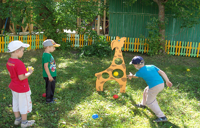 Decorar um terreno de jardim de infância com as próprias mãos: materiais, opções de design