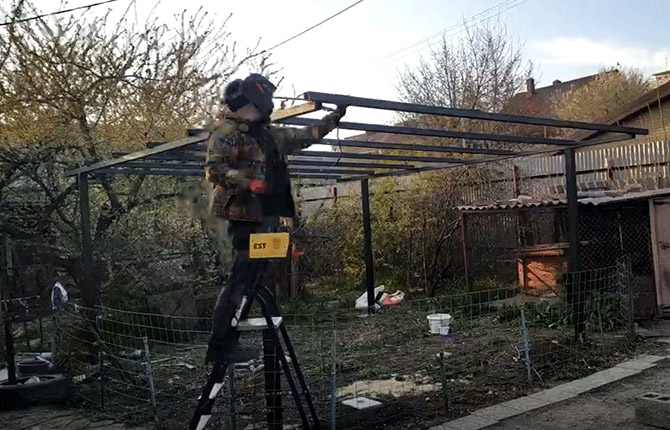 Laying a roof for a canopy