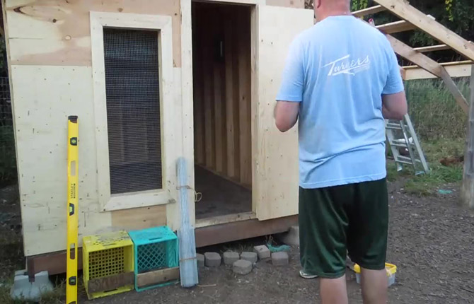 Comment construire de vos propres mains un poulailler toutes saisons pour 20 poulets : instructions étape par étape