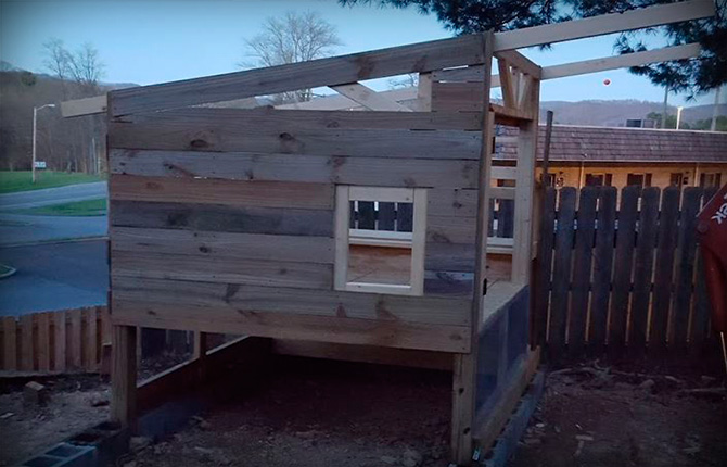 How to build a warm winter chicken coop at your dacha with your own hands: step-by-step instructions with calculations and drawings