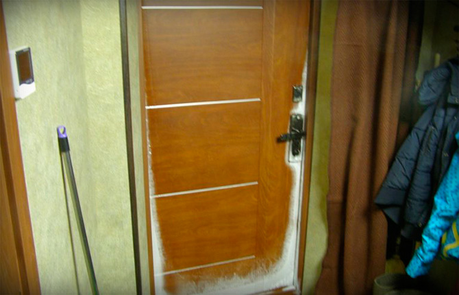How to properly insulate a wooden entrance door with your own hands: step-by-step instructions